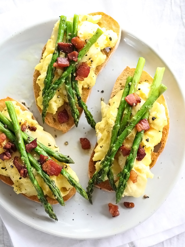 http://www.foodiecrush.com/wp-content/uploads/2014/04/Scrambled-Egg-and-Roasted-Asparagus-Toasts-foodiecrush.com-016.jpg