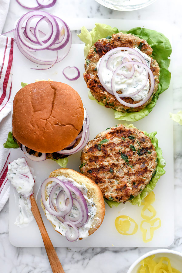 Grilled Turkey Burgers (classic recipe) - A Pinch of Healthy