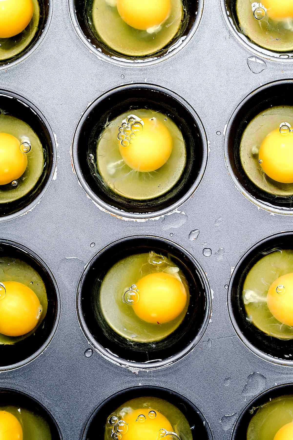 https://www.foodiecrush.com/poached-eggs/how-to-poach-eggs-foodiecrush-com-022/