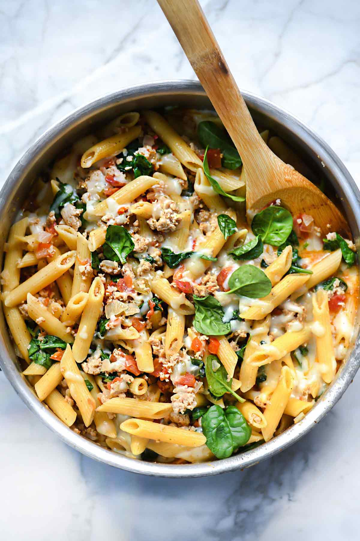 https://www.foodiecrush.com/wp-content/uploads/2018/03/Penne-Pasta-with-Turkey-and-Spinach-foodiecrush.com-003.jpg