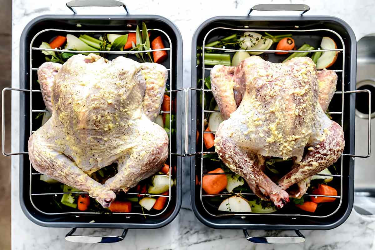 https://www.foodiecrush.com/wp-content/uploads/2019/11/How-to-Cook-a-Turkey-foodiecrush.com-071.jpg